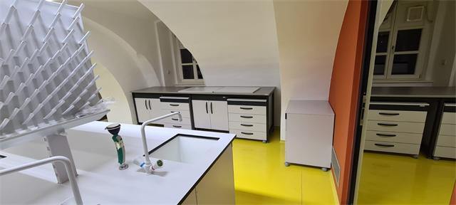 Laboratorijski namještaj