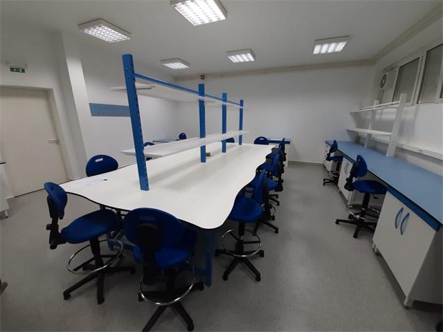 Opremljena Privatna gimnazija Dr. Časl